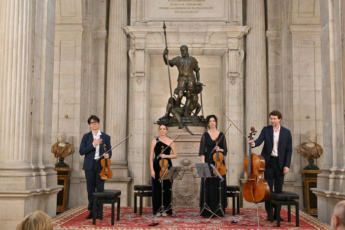 Los cuatro miembros del Parallel Quartet despiden al público.