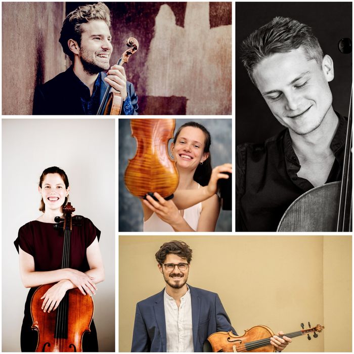 Los cinco músicos del Schubert Quintett con sus instrumentos de cuerda.