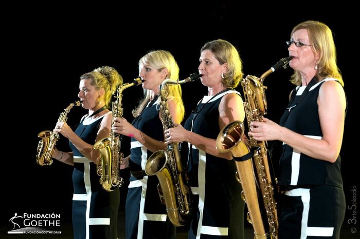 sistergold im Pabellón Mies van der Rohe