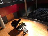 Escenario con piano